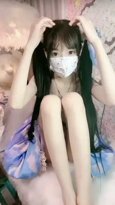 清纯系萝莉黎酱不爱吃青菜尺度秀 [6V/2.47G]