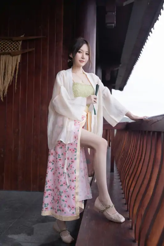 秀人网人气模特鱼子酱Fish内部私购古风和归家两套 [238P/1.62G]