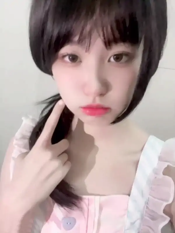 比心清纯系网红小雪定制合集 [19V/1.24G]