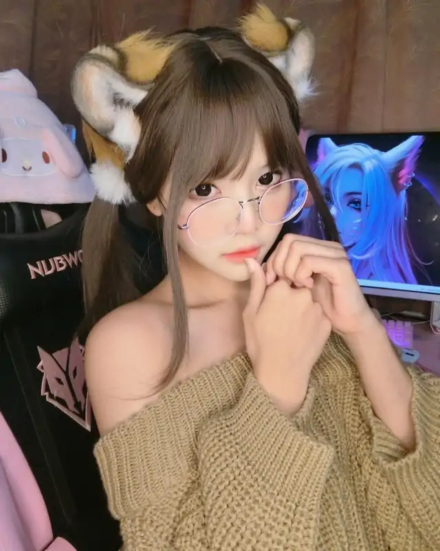 泰日混血网红ayumi12 OF私拍视图合集 [154P+19V/1.57G]