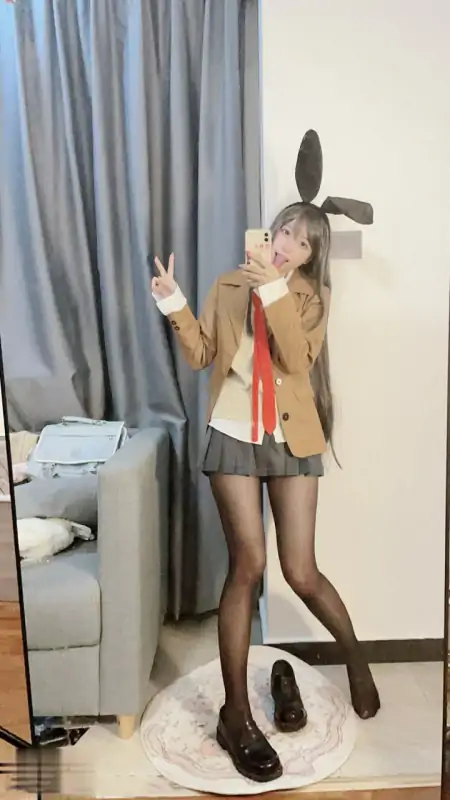 高颜值网红香蕉不呐呐视图新作 [107P+45V/2.13G]