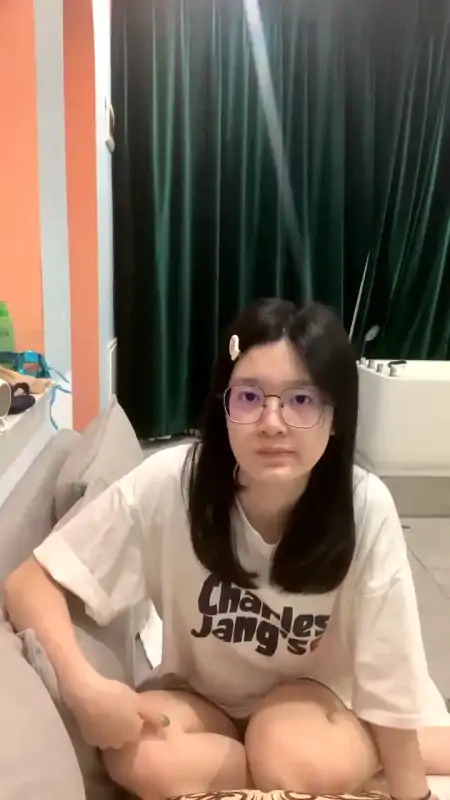 反差极品清纯眼镜妹子 樱岛扬 鸳鸯浴作品下载 [5V/1.98G]