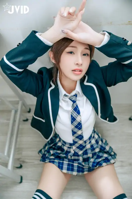 婕咪 下课后在教室被老师发现 [159P+1V/1.49G]