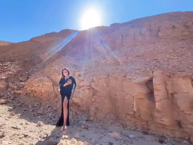 美杜莎 极品寂寞御姐的旅行 [1V/472M]