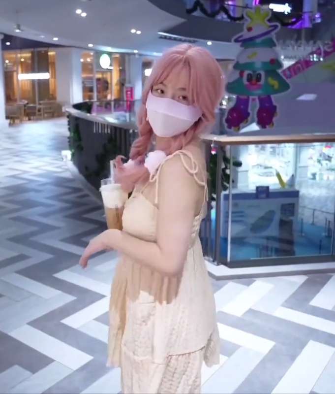 樱花小猫 在商场逛街的女朋友 [1V/198M]