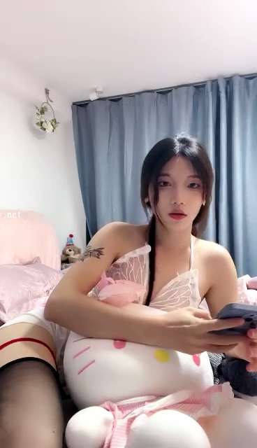 黑白双丝超可爱校花学妹 带小御回家 [8V/1.44G]