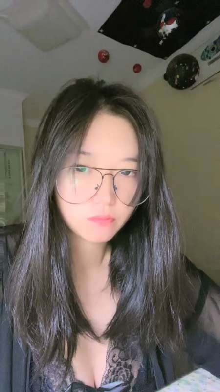 清纯眼镜妹妹 要吃退黑素 [6V/2.4G]