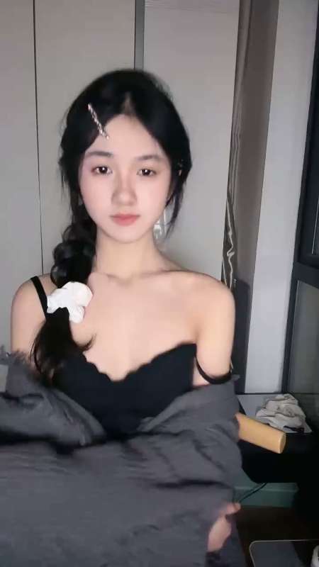 反差可爱纯欲天花板妹子 芸酱 [4V/1.15G]