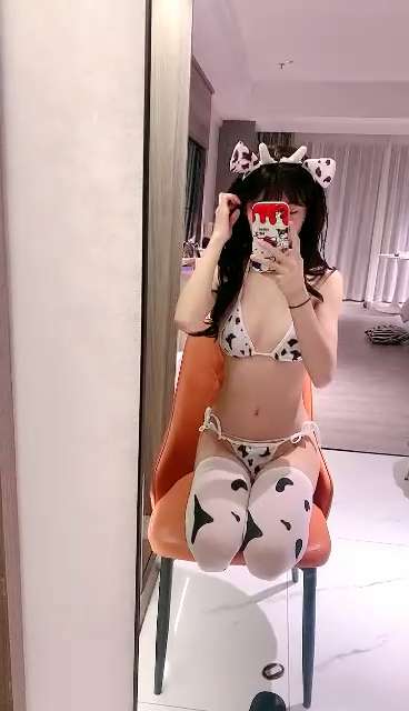 乖巧邻家高颜值学妹 呜崽酱 49部合集 [49V/17.7G]