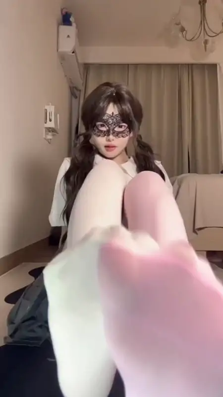 d音小网红红豆生南国与不要凶小乖两位作品 [18V/1.89G]