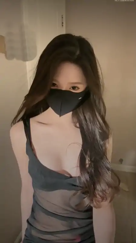 高颜值多汁主播宝儿门票房直播秀 [8V/2.6G]