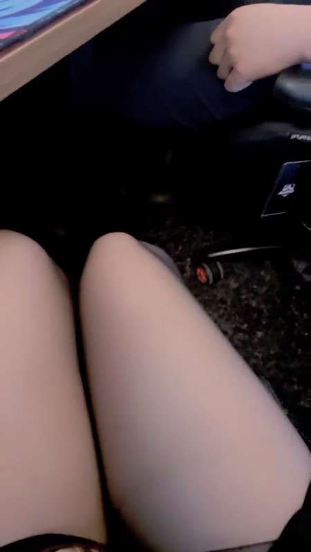 户外长腿黑丝女神 黛西老师 [4V/2.13G]