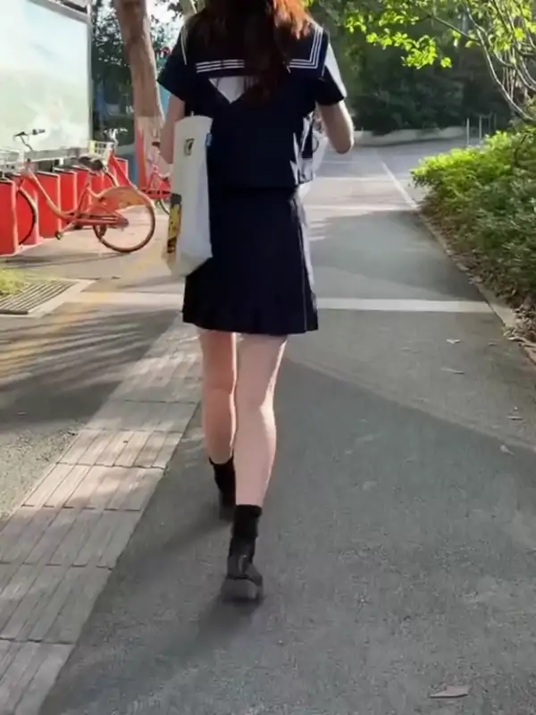 白虎网红梨梨小青椒作品集 [15V/200M]