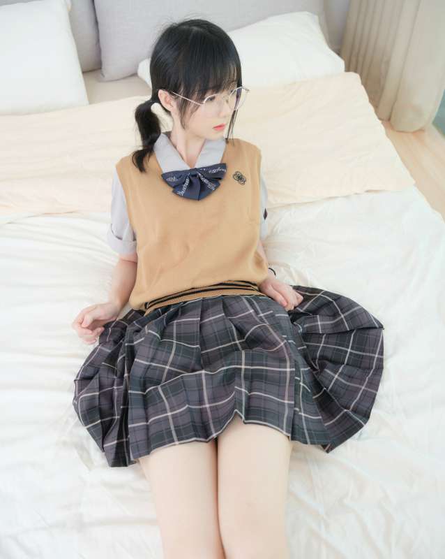 紧急企划 奶糖 jk制服 [99P+1V/1.6G]