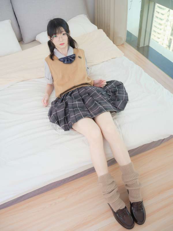 紧急企划 奶糖 jk制服 [99P+1V/1.6G]