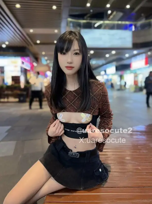 神颜反差网红uaresocute2私拍视图合集 [238P+82V/338M]