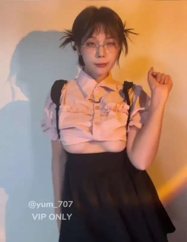 高颜值反差网红yum_707十一月专享作 [20P+6V/169M]