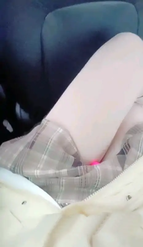 户外主播晴儿戴着大棒四处逛街 [4V/2.78G]