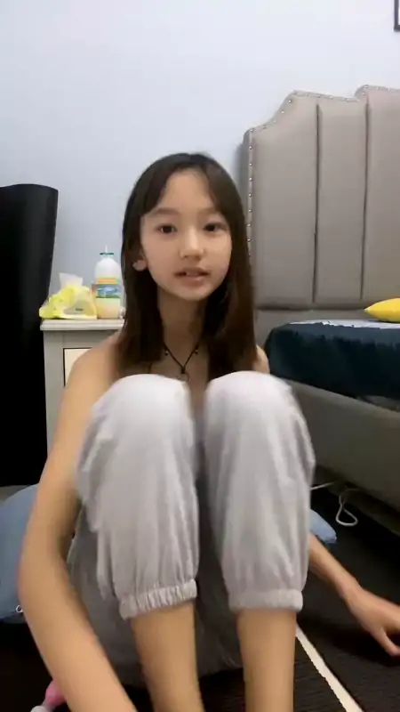 可爱主播甜贝贝尺度秀 [2V/2.19G]