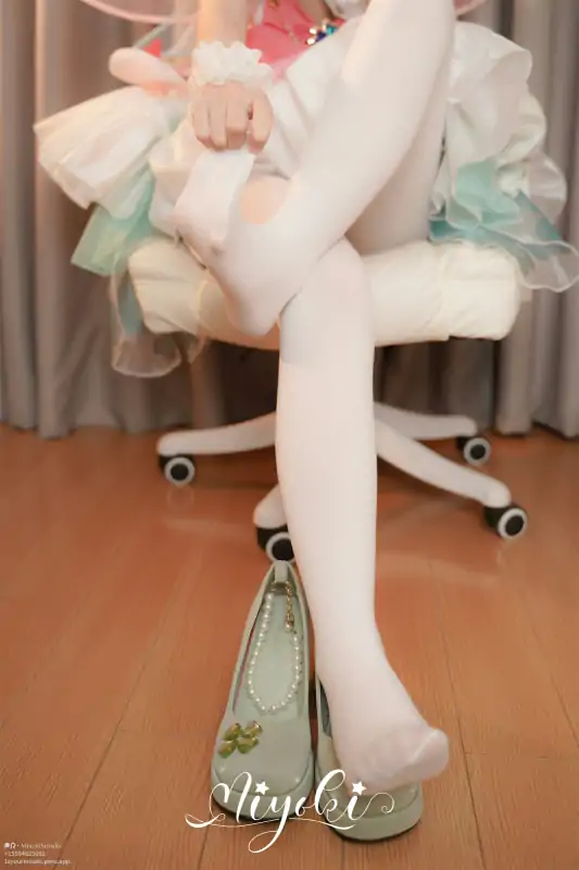 丝足网红铃木美咲美脚的赐福系列枫落 [74P+4V/1.45G]