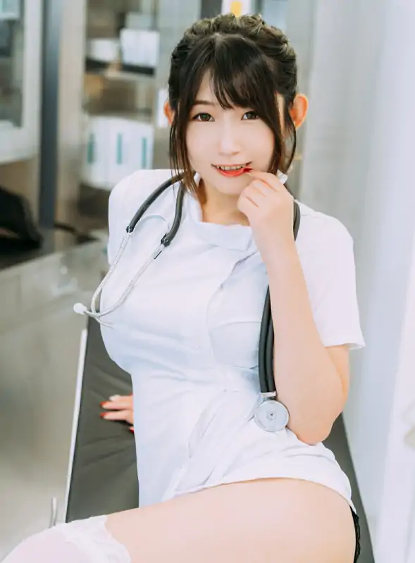 肉包Mini&白金 痴女护理师性感诊所 [121P+1V/1.18G]