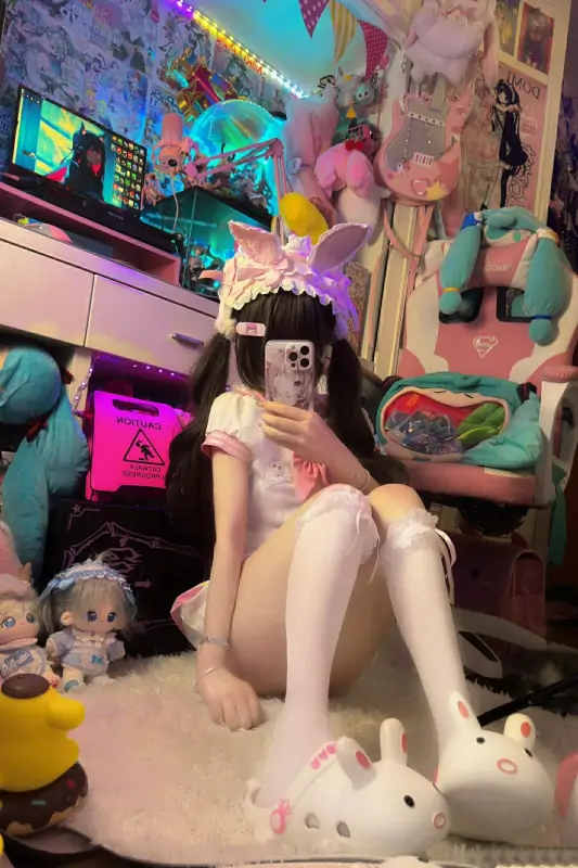 钙片老师 –  2K提督定 渔网袜 [13P+1V/796MB]