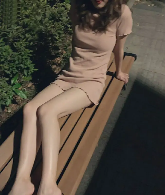 Chanel – 优雅反差性感尤物户外露出 [813MB]