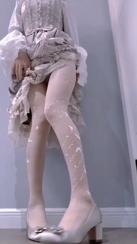 占星猫 – 新增 12分钟 灰白丝袜洛丽塔 [1V/113MB]