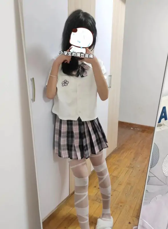 是嚯嚯呀 – [门槛福利] 11分钟 JK制服少女 [26P+2V/799MB]