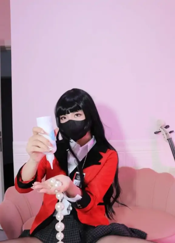 Miao喵酱 – 新作 26分钟 Cos[黑丝玛奇玛+蛇喰梦子] [2V/1.83G]