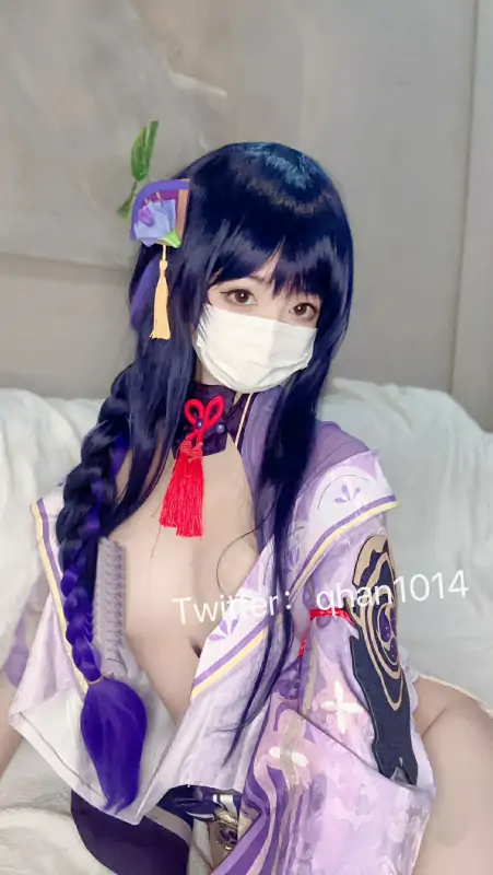 小涵酱 – 新作 10分钟 Cos [白袜女仆+碎花裙] [38P+2V/682MB]