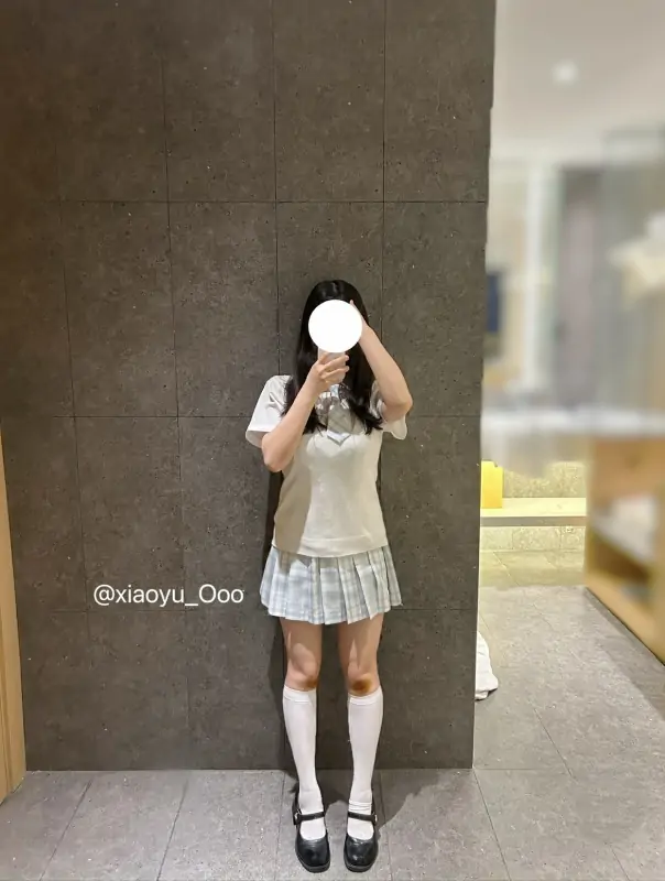 小鱼@xiaoyu_TvT – 10分钟 私拍视图 [58P+2V/350MB]