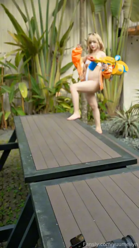 yuumeilyn 虞姬 – 新作15分钟 Cos阿妮斯 [2V/995MB]