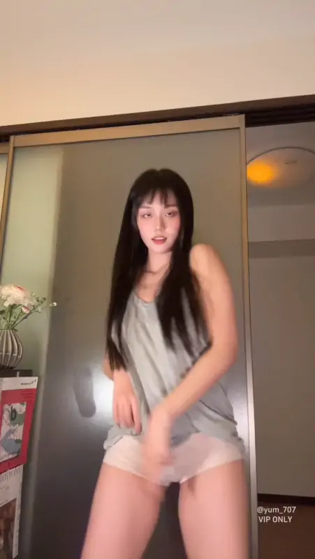 yum_707玉米 – 新作 11分钟 三屏视角 [33P+8V/1.08G]