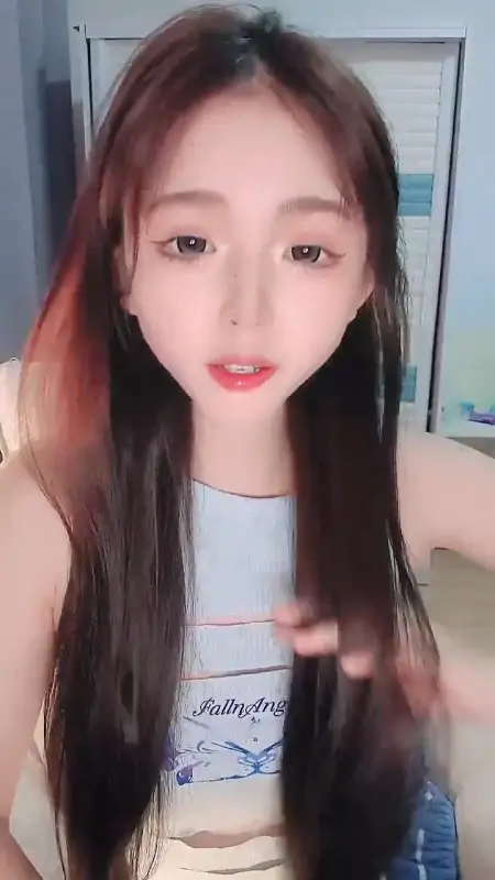 绝美清纯嫩妹小懒猫直播新作 [1V/1.14G]