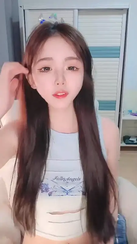 绝美清纯嫩妹小懒猫直播新作 [1V/1.14G]