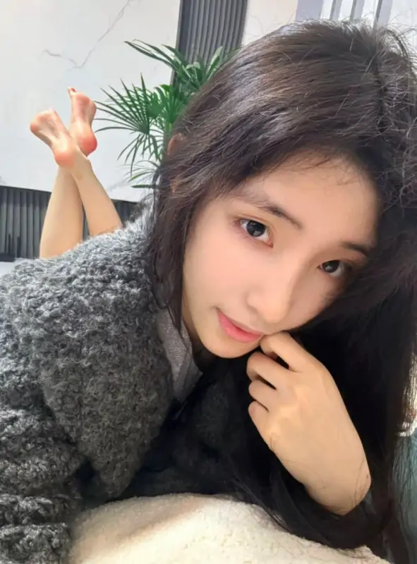 D音12w粉清纯反差妹张人o(南方11)私拍视图合集 [25P+22V/1G]