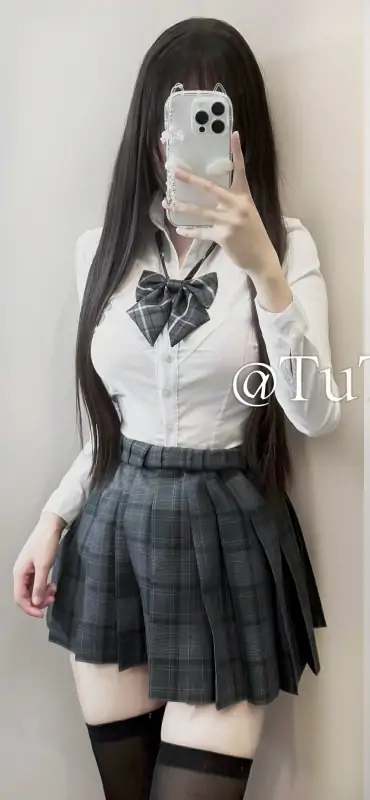 粉嫩白虎网红宅(TuT5y5)会员群视图合集 [33P+8V/752M]