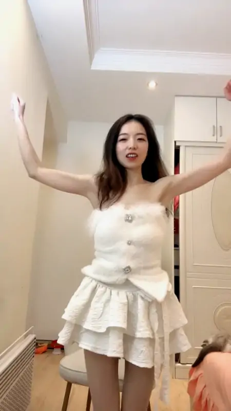 平胸天花板苏婉婉精剪舞蹈合集 [25V/1.22G]