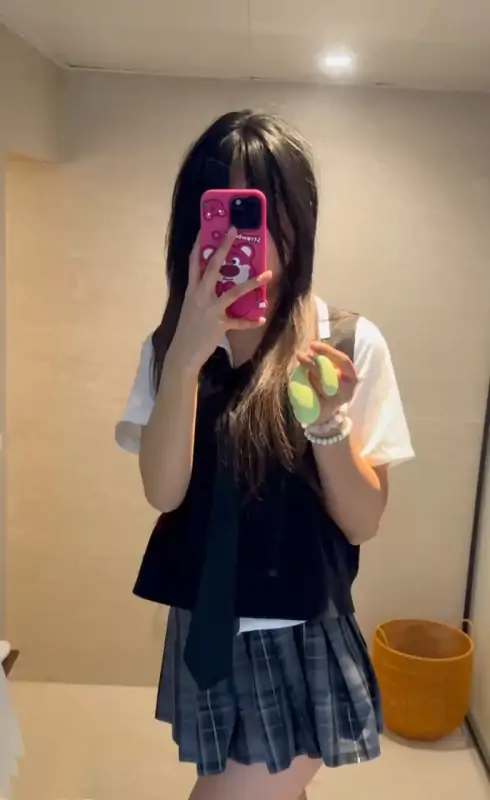 讨厌小鱼干 (猫头菜) – [288门槛] [含新增] 52分钟 双马尾私拍合集 [3P+40V/5.08G]