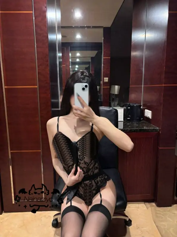 白砂糖(茜茜) – 新作 10分钟 女仆 [3P+2V/603MB]