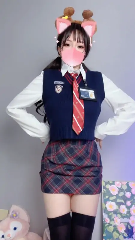 可爱哆(小仙云儿) – 新作 [完整版] [4V/1.17G]