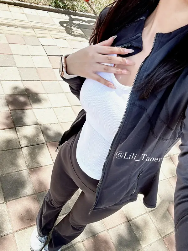 Lili_桃儿 – 长腿酥胸御姐私拍视图 [77P+9V/344MB]