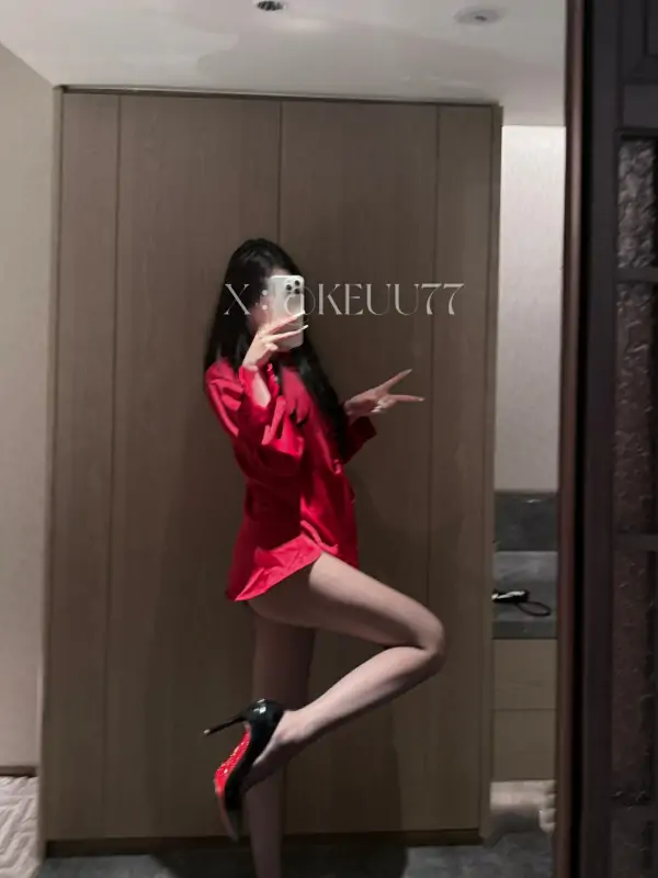 Beria@keuu77 – [288门槛] 1.37小时 顶级长腿反差九头身材订阅 [25P+58V/3.37G]