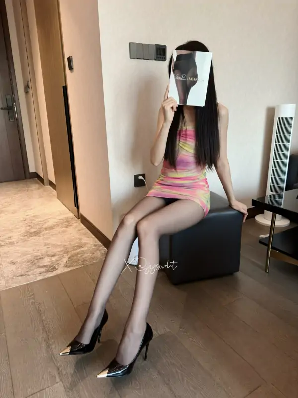 家有丝袜大长腿 – 2.39小时 顶级反差肉丝女神福利合集 [354P+63V/2.55G]