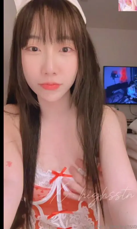 Highsstn – 新作 30分钟 百变少女OF露脸私拍 [4V-1.31G]