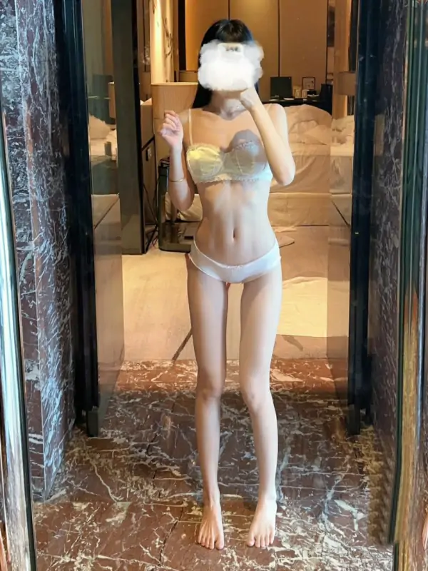 小月喵@qqcattt1 – [福利订阅] 双马尾极品妹妹 [298PnV-1.40G]