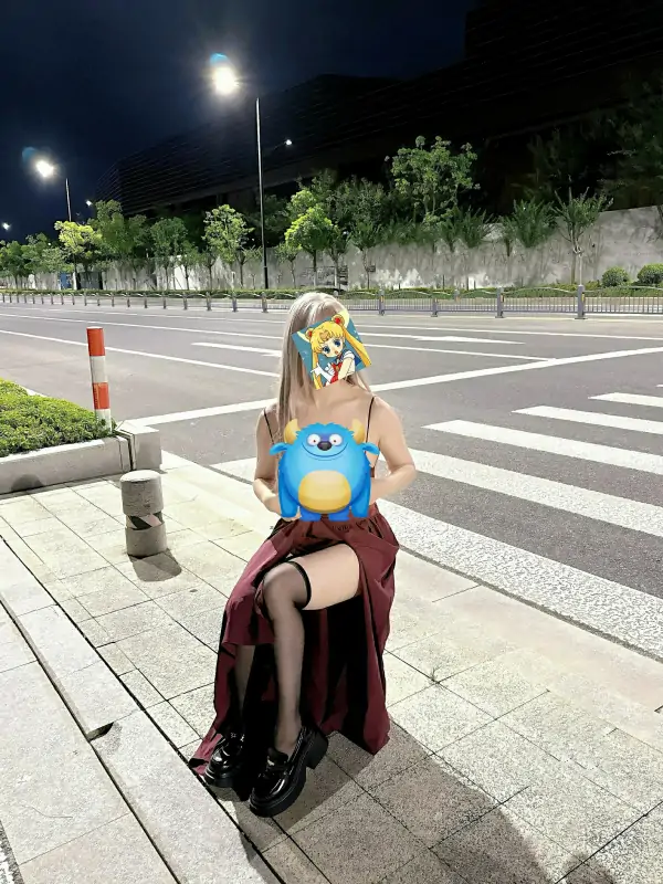 西萌工作室 – 40分钟 露脸定制 公寓露出商场 [16P+4V/5.99G]