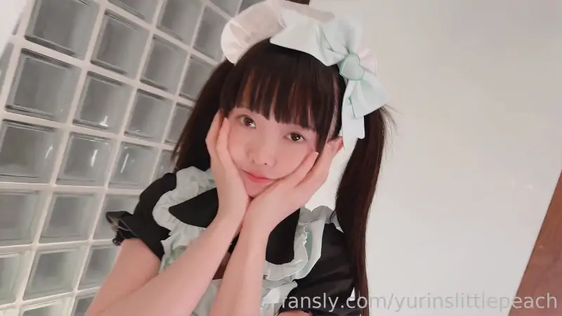 yurinslittlepeach – 新作 28分钟 Cos白丝双马尾女仆 [1V/777MB]