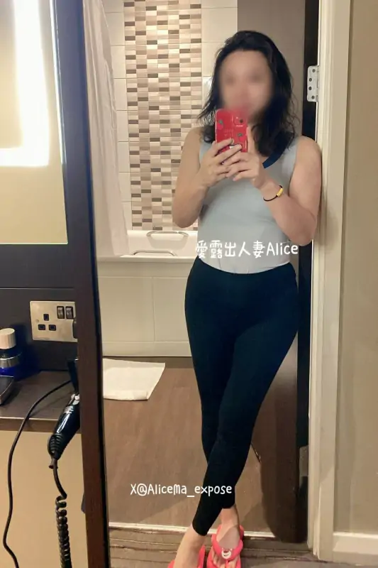 Alice_Mama – 反差露出勾引路人 [235P+16V/2.01G]